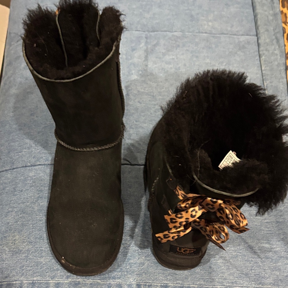 UGG Women's Black Boots with Leopard Accent leopard bows sheepskin lining us7